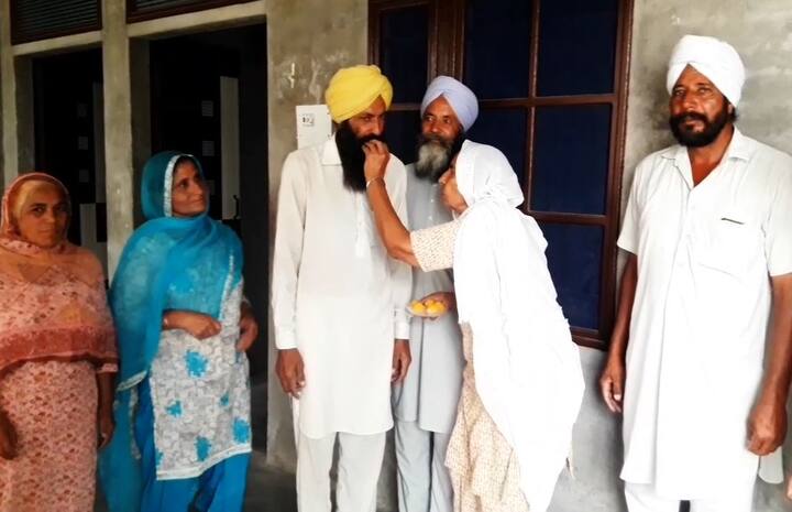 ਰਮਨ ਦੇ ਪਿਤਾ ਬਲਜਿੰਦਰ ਸਿੰਘ, ਮਾਂ ਬਲਜੀਤ ਕੌਰ ਤੇ ਪਿਤਾ ਰਘੁਬੀਰ ਸਿੰਘ ਨੇ ਦੱਸਿਆ ਕਿ ਉਨ੍ਹਾਂ ਦਾ ਪੁੱਤਰ ਦੇਸ਼ ਦੇ ਉੱਘੇ ਨੇਤਾਵਾਂ ਜਿਵੇਂ ਰਾਜਨਾਥ ਸਿੰਘ, ਲਾਲ ਕ੍ਰਿਸ਼ਨ ਅਡਵਾਨੀ ਦੇ ਸੁਰੱਖਿਆ ਦਸਤੇ ਵਿੱਚ ਤਾਇਨਾਤ ਰਹਿ ਚੁੱਕਾ ਹੈ।