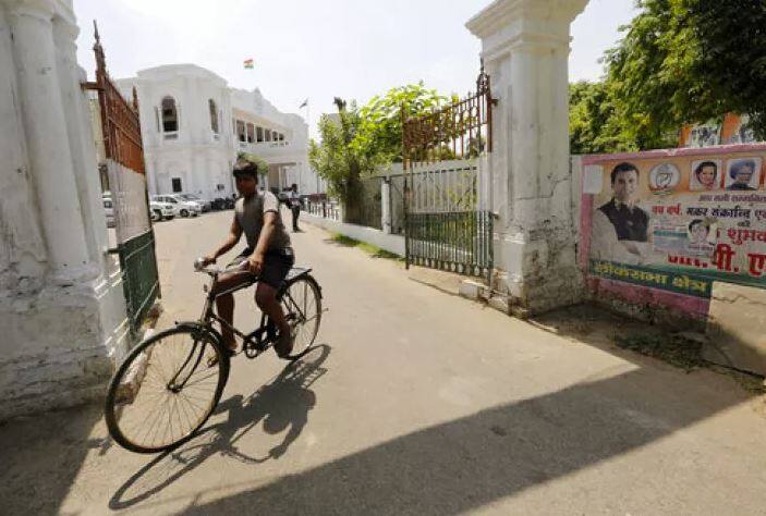 ਦਿੱਲੀ ‘ਚ ਹੀ ਨਹੀਂ ਲਖਨਊ ਕਾਂਗਰਸ ਮੁੱਖ ਦਫਤਰ ‘ਚ ਵੀ ਕੁਝ ਅਹਿਜਾ ਹੀ ਸਨਾਟਾ ਛਾਇਆ ਹੋਇਆ ਹੈ।