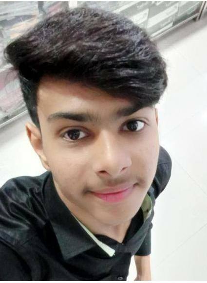 ਮੌਕੇ 'ਤੇ ਮੌਜੂਦ ਚਸ਼ਮਦੀਦਾਂ ਨੇ ਦੱਸਿਆ ਕਿ ਜਿਸ ਵੇਲੇ ਬੱਚੇ ਛਾਲਾਂ ਮਾਰ ਰਹੇ ਸੀ, ਉਸ ਵੇਲੇ ਹੇਠਾਂ ਕਾਫੀ ਭੀੜ ਜਮ੍ਹਾਂ ਹੋ ਚੁੱਕੀ ਸੀ। ਲੋਕਾਂ ਨੇ ਬੱਚਿਆਂ ਨੂੰ ਕੈਚ ਕਰਨ ਦੀ ਪੂਰੀ ਕੋਸ਼ਿਸ਼ ਕੀਤੀ ਪਰ ਬੱਚਿਆਂ ਦਾ ਭਾਰ ਜ਼ਿਆਦਾ ਹੋਣ ਕਰਕੇ ਉਨ੍ਹਾਂ ਨੂੰ ਬਚਾਇਆ ਨਹੀਂ ਜਾ ਸਕਿਆ। ਇਸ ਦੌਰਾਨ ਕਈ ਲੋਕਾਂ ਨੂੰ ਵੀ ਸੱਟਾਂ ਲੱਗੀਆਂ।