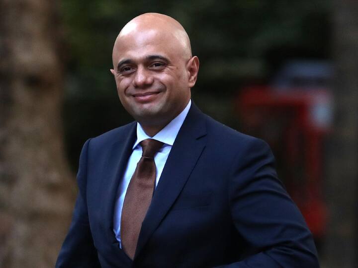 ਸਾਜਿਦ ਜਾਵੇਦ: ਸਾਜਿਦ ਜਾਵੇਦ ਦਾ ਬੈਕਗ੍ਰਾਉਂਡ ਸਭ ਤੋਂ ਜ਼ਿਆਦਾ ਕਮਜ਼ੋਰ ਹੈ। ਉਹ ਪਾਕਿਸਤਾਨੀ ਮੂਲ ਦੇ ਹਨ ਅਤੇ ਅਜੇ ਗ੍ਰਹਿ ਸਕੱਤਰ ਦੇ ਅਹੁਦੇ ‘ਤੇ ਹਨ। ਇਸ ਦੇ ਪਿਤਾ ਬੱਸ ਡ੍ਰਾਈਵਰ ਸੀ। ਇਸ ਤੋਂ ਪਹਿਲਾਂ ਜਾਵੇਦ ਬੈਂਕਿੰਗ ਇੰਡਸਟਰੀ ‘ਚ ਸੀ।