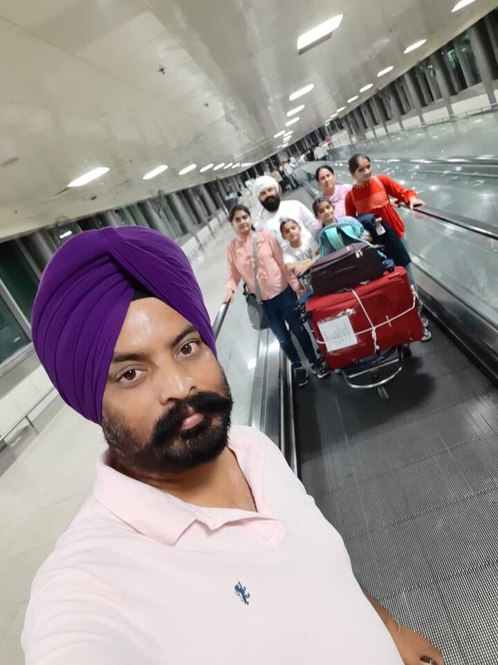 ਇਸ ਹਾਦਸੇ ‘ਚ ਗੁਰਮੁੱਖ ਤੇ ਜਸਕਰਨ ਦੀ ਮੌਕੇ ‘ਤੇ ਹੀ ਮੌਤ ਹੋ ਗਈ। ਜਦਕਿ ਗੁਰਮੁੱਖ ਦੀ 10 ਸਾਲਾ ਧੀ ਨੇ ਇਲਾਜ ਦੌਰਾਨ ਦਮ ਤੋੜ ਦਿੱਤਾ। ਇਸ ਹਾਦਸੇ ‘ਚ ਜਸਕਰਨ ਦੀ ਪਤਨੀ ਤੇ ਬੇਟਾ ਵੀ ਗੰਭੀਰ ਜ਼ਖ਼ਮੀ ਹੋਏ ਹਨ। ਫਿਲਹਾਲ ਪੁਲਿਸ ਨੇ ਮ੍ਰਿਤਕਾਂ ਨੂੰ ਸਿਵਲ ਹਸਪਤਾਲ ‘ਚ ਪੋਸਟਮਾਰਟਮ ਲਈ ਭੇਜ ਦਿੱਤਾ ਹੈ।