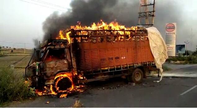 ਸੂਚਨਾ ਮਿਲਦਿਆਂ ਹੀ ਕਰੀਬ 45 ਮਿੰਟ ਬਾਅਦ ਫਾਇਰ ਬ੍ਰਿਗੇਡ ਮੌਕੇ 'ਤੇ ਪਹੁੰਚੀ ਤੇ ਅੱਗ 'ਤੇ ਕਾਬੂ ਪਾਇਆ।