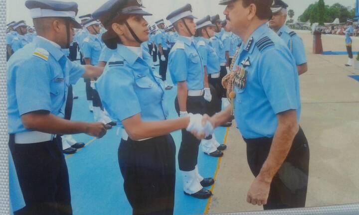 ਪਾਰੁਲ ਇਸ ਸਮੇਂ ਵੈਸਟਰਨ ਏਅਰ ਕਮਾਂਡਰ ਜਾਮਨਗਰ, ਗੁਜਰਾਤ ‘ਚ ਕੰਮ ਕਰ ਰਹੀ ਹੈ।