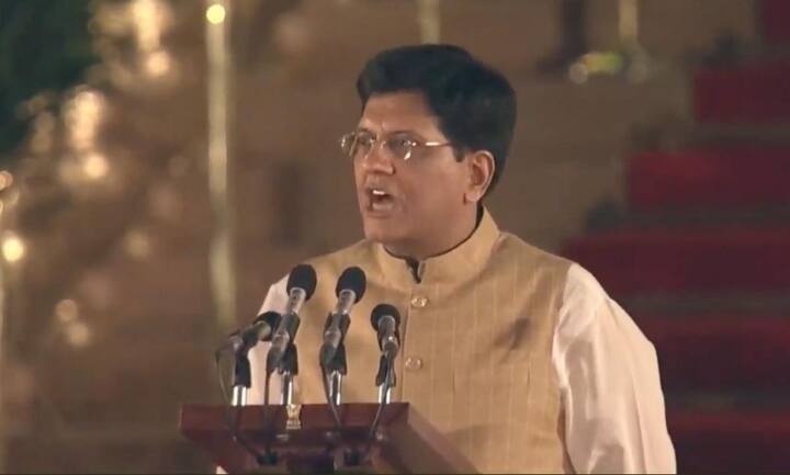 ਸਾਬਕਾ ਰੇਲ ਮੰਤਰੀ ਪਿਊਸ਼ ਗੋਇਲ ਨੇ ਇਸ ਵਾਰ ਵੀ ਕੇਂਦਰੀ ਮੰਤਰੀ ਵਜੋਂ ਹਲਫ਼ ਲੈ ਲਿਆ ਹੈ।