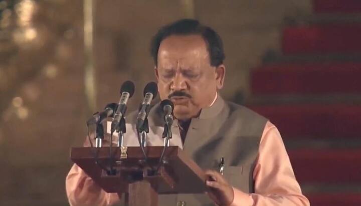 ਚਾਂਦਨੀ ਚੌਕ ਤੋਂ ਲੋਕ ਸਭਾ ਚੋਣ ਜਿੱਤ ਕੇ ਡਾ. ਹਰਸ਼ਵਰਧਨ ਨੇ ਦੂਜੀ ਵਾਰ ਸੱਤਾ ਵਿੱਚ ਆਈ ਮੋਦੀ ਸਰਕਾਰ 'ਚ ਬਤੌਰ ਕੇਂਦਰੀ ਮੰਤਰੀ ਸਹੁੰ ਚੁੱਕ ਲਈ ਹੈ।