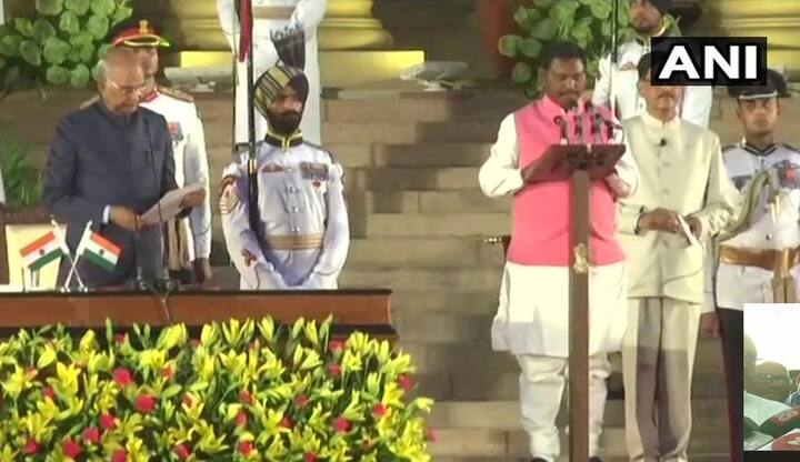 ਪਾਰਟੀ ਦੇ ਆਦੀਵਾਸੀ ਚਿਹਰੇ ਅਰਜੁਨ ਮੁੰਡਾ ਨੇ ਖੁੰਟੀ, ਝਾਰਖੰਡ ਤੋਂ ਲੋਕ ਸਭਾ ਚੋਣ ਜਿੱਤ ਕੇ ਕੇਂਦਰੀ ਮੰਤਰੀ ਵਜੋਂ ਹਲਫ਼ ਲੈ ਲਿਆ ਹੈ।