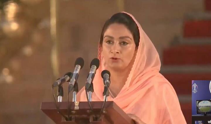 ਬਠਿੰਡ ਸੀਟ ਤੋਂ ਲਗਾਤਾਰ ਤੀਜੀ ਵਾਰ ਚੋਣ ਜਿੱਤ ਕੇ ਹਰਸਿਮਰਤ ਕੌਰ ਬਾਦਲ ਨੇ ਲਗਾਤਾਰ ਦੂਜੀ ਵਾਰ ਕੇਂਦਰੀ ਕੈਬਨਿਟ ਮੰਤਰੀ ਵਜੋਂ ਸਹੁੰ ਚੁੱਕੀ ਹੈ।