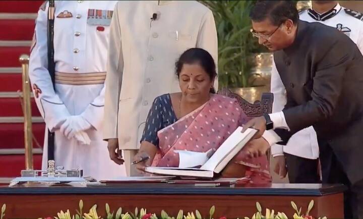 ਪਿਛਲੀ ਸਰਕਾਰ ਵਿੱਚ ਰੱਖਿਆ ਮੰਤਰੀ ਰਹਿ ਚੁੱਕੀ ਨਿਰਮਲਾ ਸੀਤਾਰਮਨ ਇਸ ਵਾਰ ਵੀ ਮੰਤਰੀ ਬਣ ਗਈ ਹੈ। ਹਾਲਾਂਕਿ, ਉਨ੍ਹਾਂ ਲੋਕ ਸਭਾ ਚੋਣ ਨਹੀਂ ਲੜੀ, ਪਰ ਫਿਰ ਵੀ ਕੇਂਦਰੀ ਵਜ਼ਾਰਤ ਵਿੱਚ ਸ਼ਾਮਲ ਹਨ।