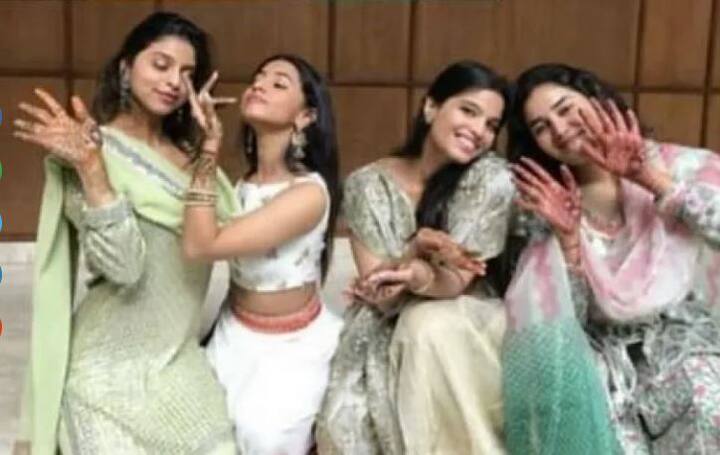 ਦੋਵਾਂ ਲੁੱਕਸ ਨੇ ਸੁਹਾਨਾ ਦੀ ਖੂਬਸੂਰਤੀ ਨੂੰ ਹੋਰ ਵਧਾ ਦਿੱਤਾ। ਖ਼ਬਰਾਂ ਨੇ ਕਿ ਸੁਹਾਨ ਜਲਦੀ ਹੀ ਬਾਲੀਵੁੱਡ ਡੈਬਿਊ ਕਰਨ ਵਾਲੀ ਹੈ।