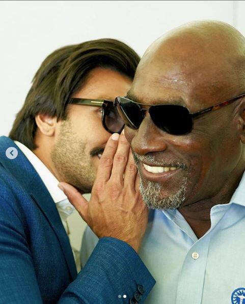 ਉਸ ਨੇ ਸਰ ਵਿਵੀਅਨ ਰਿਚਰਡ ਲਈ ਕੈਪਸ਼ਨ ਦਿੱਤਾ ਹੈ “Incomparable”।