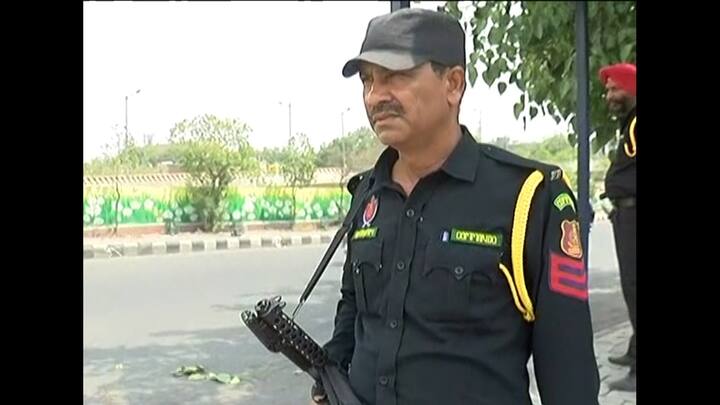 ਅੰਮ੍ਰਿਤਸਰ ਪੁਲਿਸ ਦਾ ਦਾਅਵਾ ਹੈ ਕਿ ਸ਼ਹਿਰ ਵਿੱਚ ਅਮਨ ਸ਼ਾਂਤੀ ਦੀ ਸਥਿਤੀ ਬਣੀ ਰਹੇਗੀ ਤੇ ਕਿਸੇ ਨੂੰ ਵੀ ਅਮਨ ਕਾਨੂੰਨ ਦੀ ਸਥਿਤੀ ਨੂੰ ਖਰਾਬ ਕਰਨ ਦੀ ਇਜਾਜ਼ਤ ਨਹੀਂ ਦਿੱਤੀ ਜਾਏਗੀ।