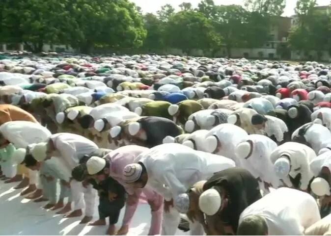 ਦਿੱਲੀ ਦੀ ਫਤਿਹਪੁਰੀ ਮਸਜਿਸ ਦੇ ਸ਼ਾਹੀ ਇਮਾਮ ਮੁਫਤੀ ਮੁਕਰਮ ਅਹਿਮਦ ਨੇ ਦੱਸਿਆ ਕਿ ਦੇਸ਼ ਭਰ ਵਿੱਚ ਅੱਜ ਈਦ ਦਾ ਤਿਉਹਾਰ ਮਨਾਇਆ ਜਾਏਗਾ। ਉਨ੍ਹਾਂ ਦੱਸਿਆ ਕਿ ਕੋਲਕਾਤਾ, ਬਿਹਾਰ ਦੇ ਪਟਨਾ ਸਮੇਤ ਕਈ ਇਲਾਕਿਆਂ, ਉੱਤਰ ਪ੍ਰਦੇਸ਼ ਦੇ ਸੰਭਲ ਤੇ ਅਸਾਮ ਦੇ ਇਲਾਵਾ ਕਈ ਥਾਈਂ ਈਦ ਦੇ ਚੰਦ ਦੇ ਦੀਦਾਰ ਹੋਣ ਦੀ ਪੁਸ਼ਟੀ ਹੈ।