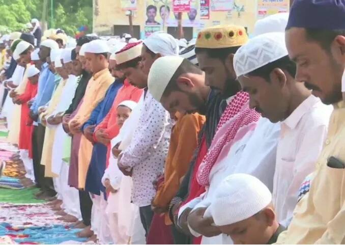 ਇਹ ਤਸਵੀਰ ਗੋਰਖਪੁਰ ਦੇ ਮੁਬਾਰਕ ਖ਼ਾਨ ਸ਼ਹੀਦ ਈਦਗਾਹ ਦੀ ਹੈ।