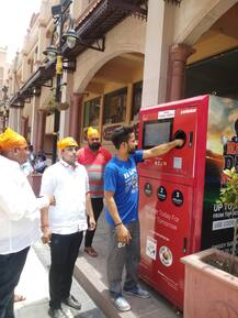 ਵਾਤਾਵਰਨ ਬਚਾਓ: ਪਲਾਸਟਿਕ ਦੀਆਂ ਬੋਤਲਾਂ ਖਾ ਕੂਪਨ ਦਿੰਦੀ ਦਰਬਾਰ ਸਾਹਿਬ ਵਿਖੇ ਲੱਗੀ ਮਸ਼ੀਨ