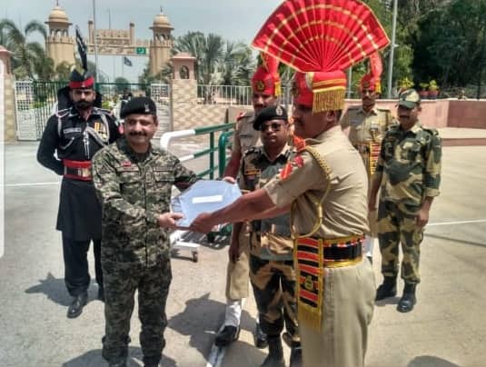 ਇਸ ਦੇ ਨਾਲ ਹੀ ਅਟਾਰੀ ਦੇ ਵਾਹਗਾ ਸਰਹੱਦ ਅਤੇ ਫ਼ਿਰੋਜ਼ਪੁਰ ਦੇ ਹੁਸੈਨੀਵਾਲਾ ਬਾਰਡਰ 'ਤੇ ਵੀ ਬਾਰਡਰ ਸਕਿਓਰਿਟੀ ਫੋਰਸ ਅਤੇ ਪਾਕਿਸਤਾਨੀ ਰੇਂਜਰਸ ਨੇ ਇੱਕ ਦੂਜੇ ਨੂੰ ਮਠਿਆਈ ਭੇਟ ਕੀਤੀ ਅਤੇ ਈਦ ਦੀ ਮੁਬਾਰਕਬਾਦ ਦਿੱਤੀ।