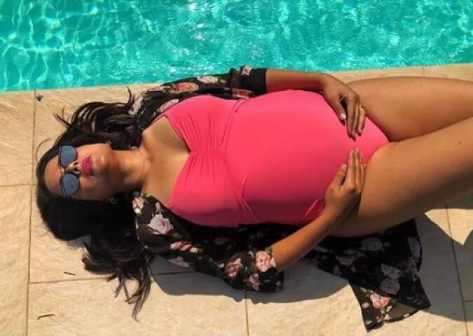 ਹਿੰਦੀ ਫਿਲਮਾਂ ਦੇ ਨਾਲ-ਨਾਲ ਸਮੀਰਾ ਤਮਿਲ, ਤੇਲਗੂ, ਮਲਿਆਲਮ, ਕੰਨੜ ਤੇ ਬੰਗਾਲੀ ਫਿਲਮਾਂ ਵਿੱਚ ਕੰਮ ਕਰ ਚੁੱਕੀ ਹੈ।