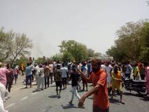 ਫ਼ਤਹਿਵੀਰ ਨੂੰ ਬਚਾਉਣ ਦੇ \'ਸੁਪਰ ਸੁਸਤ\' ਬਚਾਅ ਕਾਰਜਾਂ ਤੋਂ ਅੱਕੇ ਲੋਕਾਂ ਨੇ ਲਾਇਆ ਮੋਰਚਾ