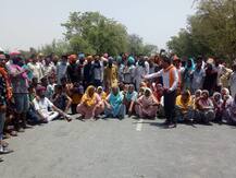 ਫ਼ਤਹਿਵੀਰ ਨੂੰ ਬਚਾਉਣ ਦੇ \'ਸੁਪਰ ਸੁਸਤ\' ਬਚਾਅ ਕਾਰਜਾਂ ਤੋਂ ਅੱਕੇ ਲੋਕਾਂ ਨੇ ਲਾਇਆ ਮੋਰਚਾ