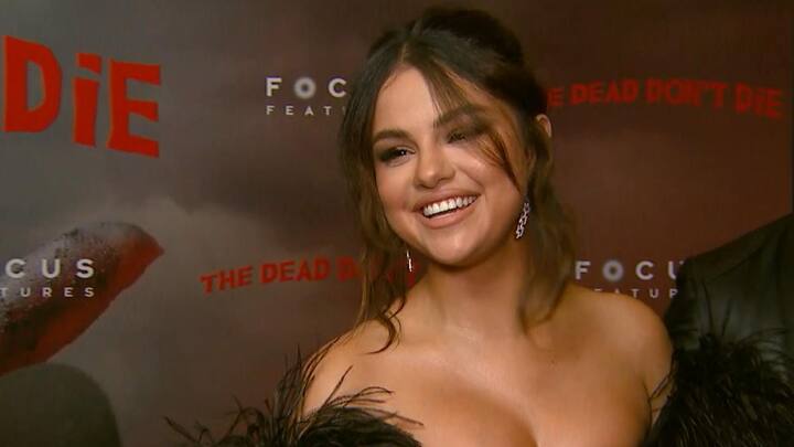 ਇਹ ਪ੍ਰੀਮੀਅਰ ਨਿਊਯਾਰਕ ਦੇ ਮਾਰਡਨ ਆਰਟ ਮਿਊਜ਼ੀਅਮ ‘ਚ ਹੋਇਆ ਸੀ। ਇਸ ਦੌਰਾਨ ਉਸ ਨੇ ਬਲੈਕ ਫਰ ਸ਼ਾਰਟ ਡ੍ਰੈੱਸ ਪਾਈ ਸੀ।