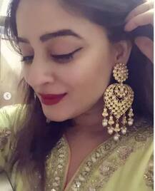 ਮਾਹੀ ਘਰ ਜਲਦ ਗੂੰਜਣਗੀਆਂ ਕਿਲਕਾਰੀਆਂ, ਰਵਾਇਤੀ ਅੰਦਾਜ਼ \'ਚ ਬੇਬੀ ਬੰਪ ਫਲਾਂਟ