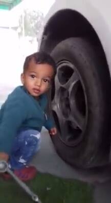 ਬੋਰਵੈੱਲ \'ਚ ਡਿੱਗਣ ਤੋਂ ਪਹਿਲਾਂ ਇਸ ਤਰ੍ਹਾਂ ਵਿਹੜੇ \'ਚ ਖੇਡਦਾ ਸੀ ਫ਼ਤਹਿਵੀਰ, ਵੇਖੋ ਤਸਵੀਰਾਂ