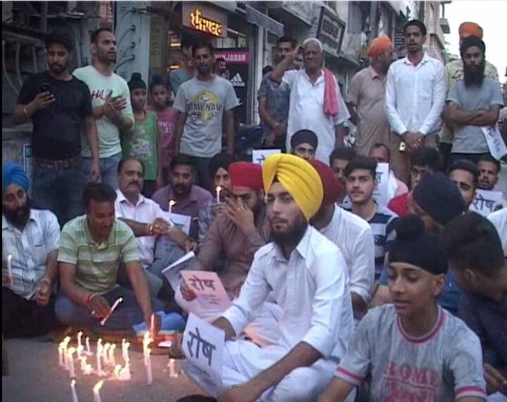 ਨੌਜਵਾਨਾਂ ਨੇ ਕਿਹਾ ਕਿ ਫ਼ਤਹਿਵੀਰ ਨੂੰ ਨਹੀਂ ਬਚਾ ਪਾਉਣ ਵਿੱਚ ਜੋ ਲਾਪਰਵਾਹੀ ਹੋਈ ਹੈ, ਉਸਦਾ ਇਨਸਾਫ ਮਿਲਣਾ ਚਾਹੀਦਾ ਹੈ ਤੇ ਜ਼ਿੰਮੇਵਾਰ ਲੋਕਾਂ ਖਿਲਾਫ ਸਖ਼ਤ ਕਰਵਾਈ ਹੋਣੀ ਚਾਹੀਦੀ ਹੈ।