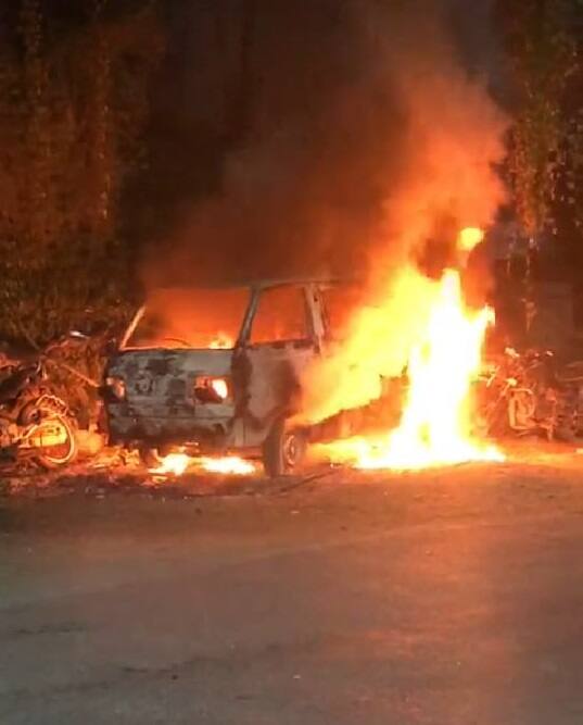 ਅੱਗ ਲੱਗਣ ਦੇ ਕਾਰਨਾਂ ਦਾ ਪਤਾ ਲਾਇਆ ਜਾ ਰਿਹਾ ਹੈ। ਪੁਲਿਸ ਹਰ ਪਹਿਲੂ 'ਤੇ ਬਾਰੀਕੀ ਨਾਲ ਜਾਂਚ ਕਰ ਰਹੀ ਹੈ।