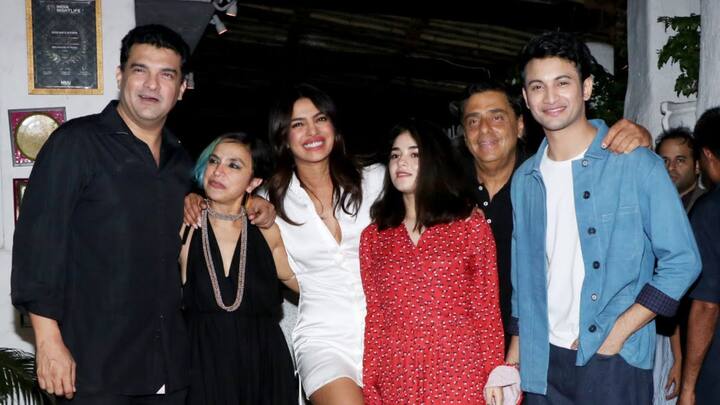 ਪ੍ਰਿਅੰਕਾ ਇਸ ਦੌਰਾਨ ਵ੍ਹਾਈਟ ਕਲਰ ਆਊਟਫਿੱਟ ‘ਚ ਕਾਫੀ ਖ਼ੂਬਸੂਰਤ ਨਜ਼ਰ ਆ ਰਹੀ ਸੀ।