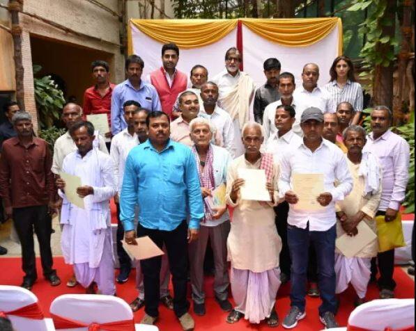 ਅਮਿਤਾਭ ਨੇ ਸਾਰੇ ਕਿਸਾਨਾਂ ਨਾਲ ਤਸਵੀਰ ਕੱਲਿਕ ਕਰਵਾਈ ਤੇ ਉਸ ਨੂੰ ਬਲਾਗ ‘ਤੇ ਸ਼ੇਅਰ ਕੀਤਾ।