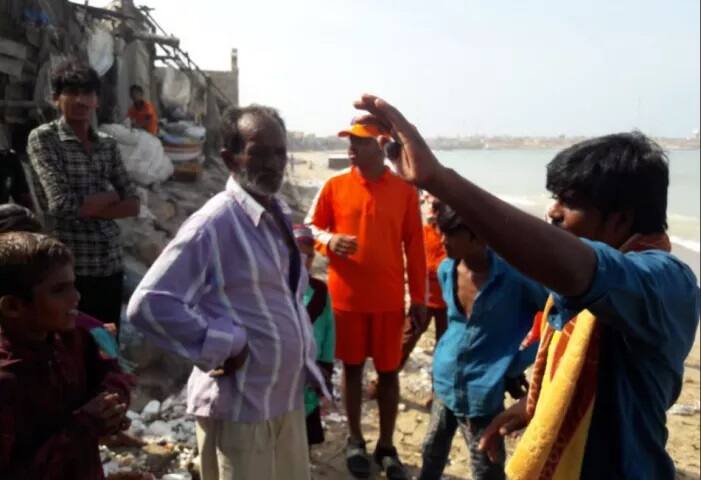 ਪੱਛਮ ਰੇਲਵੇ ਨੇ 40 ਰੇਲ ਗੱਡੀਆਂ ਰੱਦ ਕਰ ਦਿੱਤੀਆਂ ਹਨ। ਭਾਰਤੀ ਫੌਜ ਦੀਆਂ ਯੁੱਧਪੋਤਾਂ ਤੇ ਜਹਾਜ਼ਾਂ ਨੂੰ ਵੀ ਤਿਆਰ ਰਹਿਣ ਲਈ ਕਿਹਾ ਗਿਆ ਹੈ।