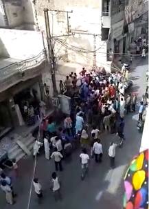 ਹੁਣ ਕੈਪਟਨ ਦੇ ਸ਼ਹਿਰ \'ਚ ਕਾਂਗਰਸੀਆਂ ਦੀ ਬਦਮਾਸ਼ੀ, ਤਲਵਾਰਾਂ ਨਾਲ ਬੰਦੇ \'ਤੇ ਹਮਲਾ, ਵੀਡੀਓ ਵਾਇਰਲ