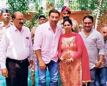 sunny deol return back without meet people ਸੰਨੀ ਦਿਓਲ ਨੇ ਕੀਤੇ ਗੁਰਦਾਸਪੁਰੀਏ ਨਿਰਾਸ਼