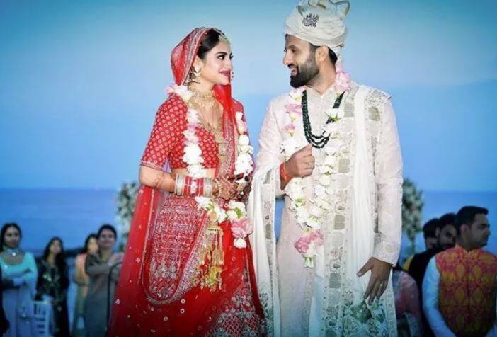 ਨੁਸਰਤ ਵਿਆਹ ਦੇ ਬੰਧਨ ‘ਚ ਬੰਨ੍ਹੀ ਜਾ ਚੁੱਕੀ ਹੈ ਤੇ ਉਸ ਨੇ ਆਪਣੀ ਤਸਵੀਰ ਫੇਸਬੁੱਕ ਤੇ ਇੰਸਟਾਗ੍ਰਾਮ ‘ਤੇ ਸ਼ੇਅਰ ਕਰ ਕੈਪਸ਼ਨ ਵੀ ਦਿੱਤਾ ਹੈ।