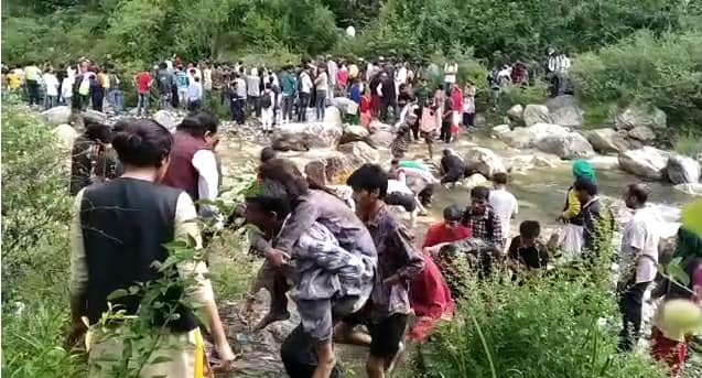 ਹਾਲੇ ਤਕ ਕਿਸੇ ਵੀ ਯਾਤਰੀ ਨੂੰ ਰੈਸਕਿਊ ਨਹੀਂ ਕੀਤਾ ਗਿਆ।