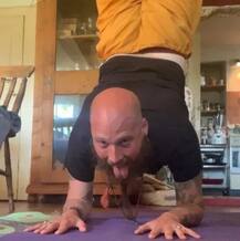 YOGA DAY ਮੌਕੇ ਸੋਸ਼ਲ ਮੀਡੀਆ \'ਤੇ ਛਾਈਆਂ ਦਿਲਚਸਪ ਤਸਵੀਰਾਂ