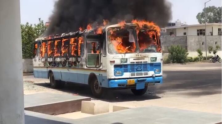 ਬੱਸ ਯਮੁਨਾਨਗਰ ਤੋਂ ਸਵਾਰੀਆਂ ਲੈ ਕੇ ਪਹੁੰਚੀ ਸੀ ਤੇ ਅੱਧੇ ਘੰਟੇ ਬਾਅਦ ਛਛਰੌਲੀ ਜਾਣਾ ਸੀ।