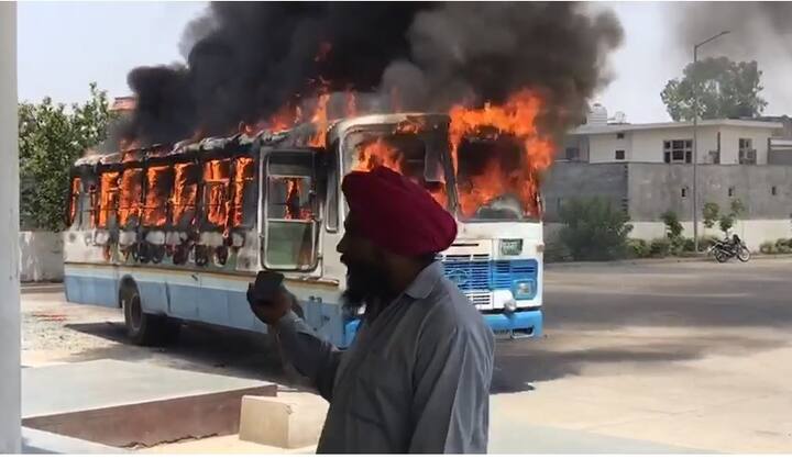 ਦੱਸਿਆ ਜਾ ਰਿਹਾ ਹੈ ਕਿ ਅੱਗ ਸ਼ਾਰਟ ਸਰਕਟ ਹੋਣ ਨਾਲ ਲੱਗੀ ਪਰ ਅਸਲ ਕਾਰਨਾਂ ਦਾ ਪਤਾ ਜਾਂਚ ਤੋਂ ਬਾਅਦ ਹੀ ਪਤਾ ਲੱਗੇਗਾ।