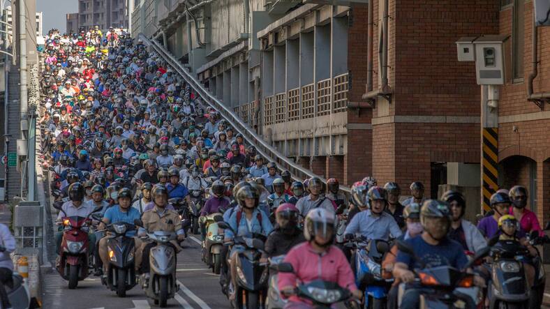 two wheeler below 150 cc will be turned to electric vehicles till 2025 ਹੁਣ ਮੋਟਰਸਾਈਕਲ ਵਾਲਿਆਂ ਨੂੰ ਝਟਕਾ! 150 ਸੀਸੀ ਤੋਂ ਹੇਠਲੇ ਦੋ ਪਹੀਆ ਵਾਹਨ ਬੰਦ