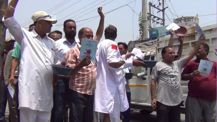 ਉਨ੍ਹਾਂ ਕਿਹਾ ਕਿ ਸਰਕਾਰ ਨੇ ਤਾਂ ਕਣਕ ਤੇ ਦਾਲ ਤਾਂ ਕੀ ਦੇਣੀਆਂ ਸੀ, ਖੰਡ-ਘਿਓ, ਚਾਹ-ਪੱਤੀ ਤੇ ਸਾਬਣ ਦੇਣ ਦਾ ਕੀਤਾ ਵਾਅਦਾ ਵੀ ਨਾ ਪੁਗਾਇਆ ਤੇ ਜੋ ਸਾਨੂੰ ਮਿਲਦਾ ਸੀ ਉਹ ਵੀ ਬੰਦ ਕਰ ਦਿੱਤਾ।