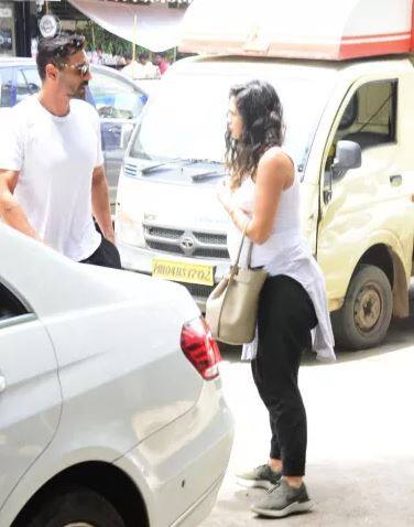 ਵਿਆਹ ਤੋਂ ਪਹਿਲਾਂ ਬੈਬੀ ਪਲਾਨ ਕਰਨ ਨੂੰ ਲੈ ਕੇ ਅਰਜੁਨ-ਗੈਬ੍ਰਿਏਲਾ ਕਾਫੀ ਚਰਚਾ ‘ਚ ਹਨ। ਅਰਜੁਨ ਤੇ ਗੈਬ੍ਰਿਏਲਾ ਦੀ ਲਵ ਸਟੋਰੀ ਦੋਵਾਂ ਦੀ ਮੁਲਾਕਾਤ 2009 ‘ਚ ਆਈਪੀਐਲ ਦੀ ਆਫਟਰ ਪਾਰਟੀ ਤੋਂ ਸ਼ੁਰੂ ਹੋਈ ਸੀ।