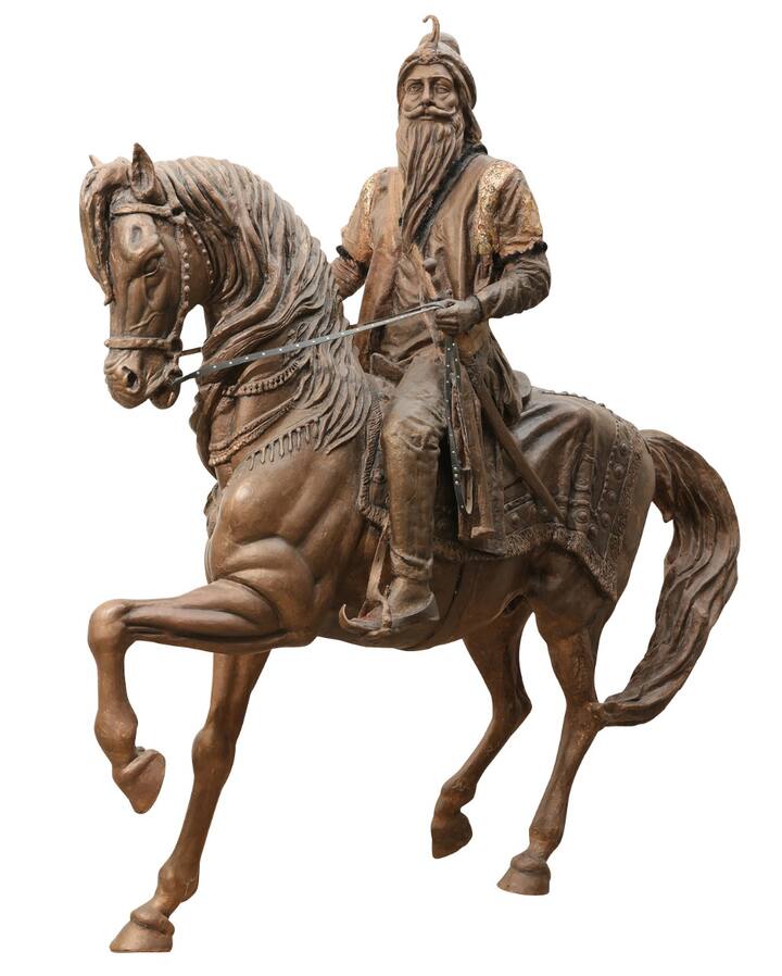 ਜਾਣਕਾਰੀ ਮੁਤਾਬਕ ਇਸ ਬੁੱਤ ਦੀ ਮਿਆਦ 35 ਤੋਂ 50 ਸਾਲ ਹੋਏਗੀ ਤੇ ਹਰ ਸਾਲ ਇਸ ਦੀ ਸਾਂਭ-ਸੰਭਾਲ ਵੀ ਕੀਤੀ ਜਾਵੇਗੀ। ਖ਼ਾਸ ਗੱਲ ਇਹ ਹੈ ਕਿ ਭਾਰਤ-ਪਾਕਿ ਵਿੱਚ ਸਿੱਖ ਪੰਜਾਬੀ ਸ਼ਾਸਕ ਦਾ ਇਹ ਜੀਵਨ-ਅਕਾਰ ਬੁੱਤ ਆਪਣੀ ਕਿਸਮ ਦਾ ਪਹਿਲਾ ਬੁੱਤ ਹੈ।