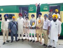 ਖ਼ਾਲਸਾਈ ਜੈਕਾਰਿਆਂ ਦੀ ਗੂੰਜ \'ਚ ਪਾਕਿ ਰਵਾਨਾ ਹੋਇਆ ਜਥਾ