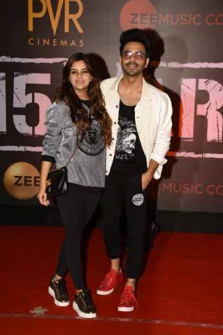 ਇਸ ਤੋਂ ਇਲਾਵਾ ਇੱਥੇ ਆਯੂਸ਼ ਦਾ ਭਰਾ ਐਕਟਰ ਅਪਾਰਸ਼ਕਤੀ ਖੁਰਾਨਾ ਆਪਣੀ ਪਤਨੀ ਆਕ੍ਰਿਤੀ ਖੁਰਾਨਾ ਨਾਲ ਪਹੁੰਚਿਆ।