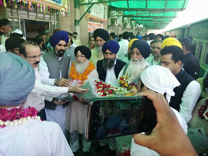 ਸਾਬਕਾ ਪ੍ਰਧਾਨ ਬਿਸ਼ਨ ਸਿੰਘ, ਤਾਰਾ ਸਿੰਘ, ਸਕੱਤਰ ਤਾਰਿਕ ਵਜ਼ੀਰ ਖ਼ਾਨ, ਫ਼ਰਾਂਸ਼ ਅਬਾਸ ਸਮੇਤ ਹੋਰ ਪਾਕਿਸਤਾਨੀ ਆਗੂਆਂ ਨੇ ਸੰਗਤਾਂ ਦਾ ਸਵਾਗਤ ਕੀਤਾ।