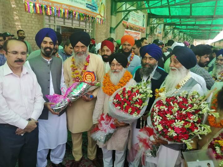 ਸ਼੍ਰੋਮਣੀ ਕਮੇਟੀ ਵੱਲੋਂ ਗੁਰਮੀਤ ਸਿੰਘ ਬੂਹ ਨੂੰ ਜਥੇ ਦੀ ਅਗਵਾਈ ਸੌਂਪੀ ਗਈ ਹੈ, ਜਦਕਿ ਕਮੇਟੀ ਦੇ ਮੁੱਖ ਸਕੱਤਰ ਡਾ. ਰੂਪ ਸਿੰਘ ਵਿਸ਼ੇਸ਼ ਤੌਰ ’ਤੇ ਜਥੇ ਨਾਲ ਪਾਕਿਸਤਾਨ ਗਏ ਹਨ।