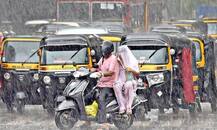 ਬਾਰਸ਼ ਨੇ ਰੋਕੀ ਮੁੰਬਈ \'ਚ ਜ਼ਿੰਦਗੀ ਦੀ ਰਫਤਾਰ