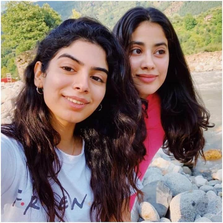 ਬਾਲੀਵੁੱਡ ਐਕਟਰਸ ਜਾਨ੍ਹਵੀ ਕਪੂਰ ਪਿਛਲੇ ਕੁਝ ਸਮੇਂ ਤੋਂ ਆਪਣੇ ਕੰਮ ਕਰਕੇ ਕਾਫੀ ਰੁੱਝੀ ਹੋਈ ਸੀ। ਉਹ ਇਸ ਸਮੇਂ 'ਗੁੰਜਨ ਸਕਸੈਨਾ' ਤੇ 'ਰੂਹ-ਅਫ਼ਜ਼ਾ' ਫ਼ਿਲਮਾਂ ਦੀ ਸ਼ੂਟਿੰਗ ਕਰ ਰਹੀ ਸੀ। ਇਸ ਤੋਂ ਸਮਾਂ ਕੱਢ ਉਹ ਆਪਣੀ ਭੈਣ ਤੇ ਦੋਸਤਾਂ ਨਾਲ ਘੁੰਮਣ ਨਿਕਲੀ ਹੈ।