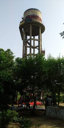 ਪੈਟਰੋਲ ਦੀਆਂ ਬੋਤਲਾਂ ਲੈ ਕੇ ਟੈਂਕੀ \'ਤੇ ਚੜ੍ਹੇ ਸਰਕਾਰੀ ਮੁਲਾਜ਼ਮ, ਆਰ-ਪਾਰ ਦੀ ਲੜਾਈ ਦਾ ਐਲਾਨ