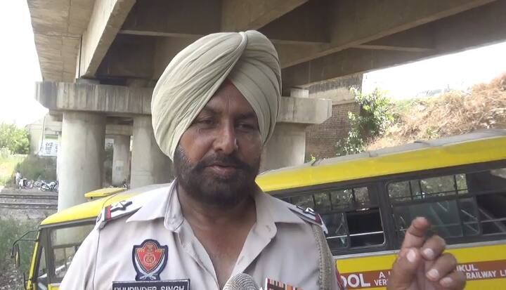 ਹਾਦਸੇ ਵਿੱਚ ਤਕਰੀਬਨ 20 ਬੱਚਿਆਂ ਨੂੰ ਮਾਮੂਲੀ ਸੱਟਾਂ ਲੱਗੀਆਂ। 