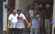 ਡੇਰਾ ਪ੍ਰੇਮੀ ਬਿੱਟੂ ਕਤਲ ਕੇਸ \'ਚ ਪੁਲਿਸ ਨੇ ਅਦਾਲਤ \'ਚ ਪੇਸ਼ ਕੀਤੇ 5 ਮੁਲਜ਼ਮ,  ਫਿਰ ਵਧਿਆ ਰਿਮਾਂਡ